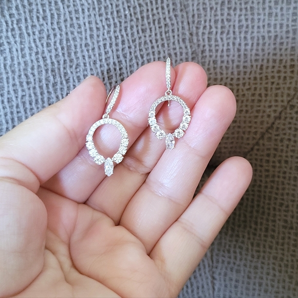 Nadri Silver🤍 Egg Shaped Cubic Zirconia💎 Drop Earrings - Picture 8 of 15